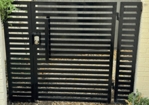 Modern Horizontale Iron Gate Door